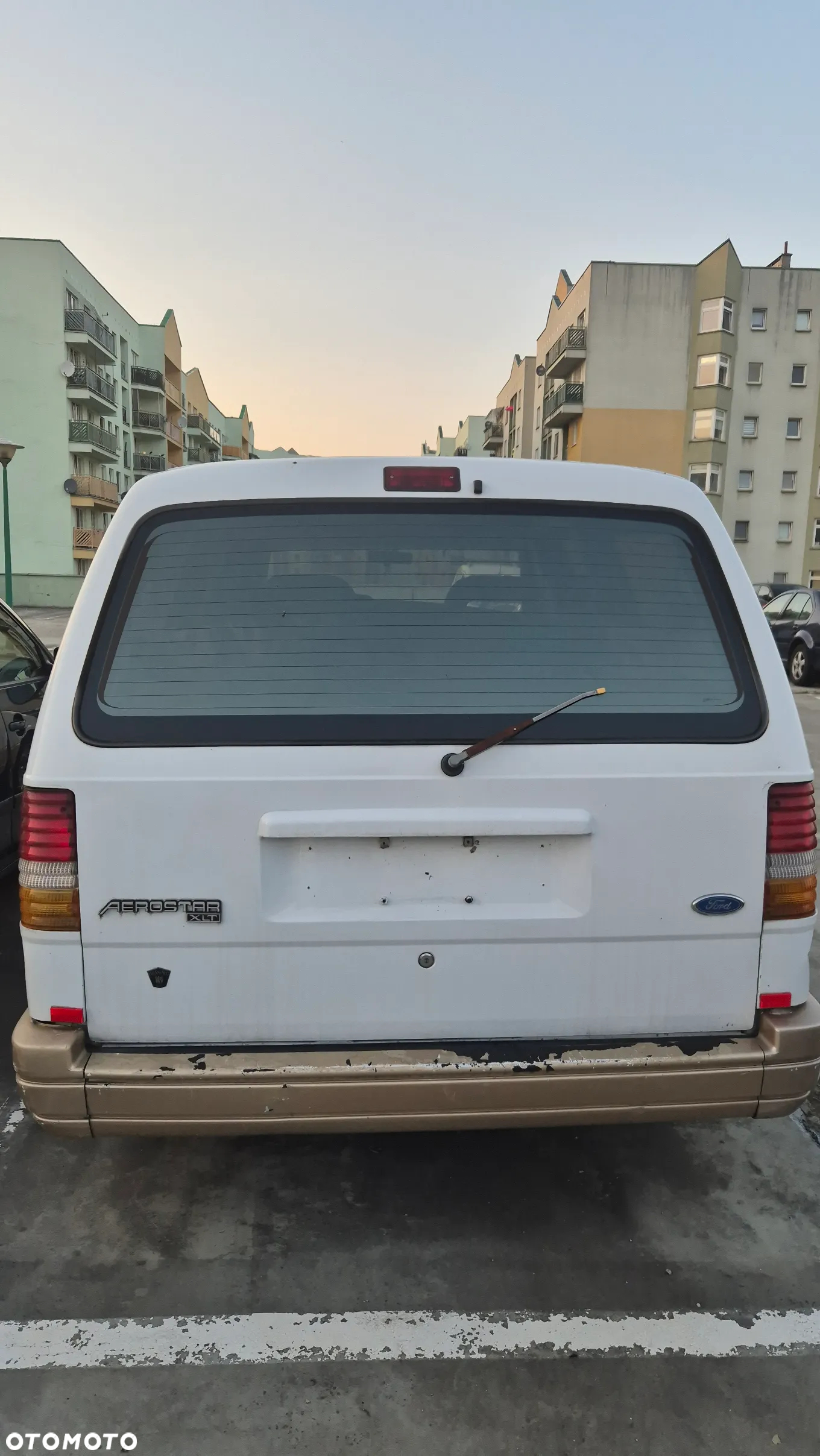Ford Aerostar - 3