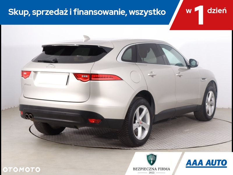 Jaguar F-Pace - 6
