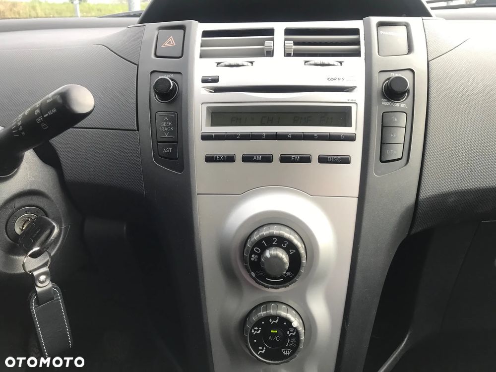 Toyota Yaris 1.0 Terra A/C - 23