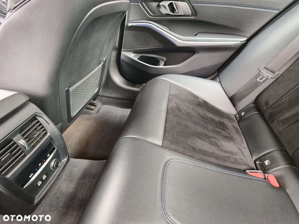 BMW Seria 3 330i M Sport sport - 21