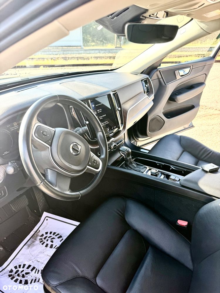 Volvo XC 60 T5 AWD Momentum Pro - 5