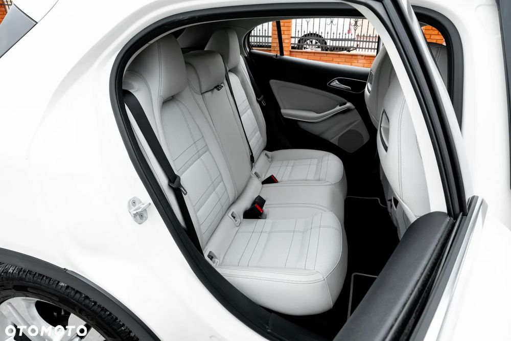 Mercedes-Benz GLA 250 4Matic 7G-DCT Activity Edition - 23