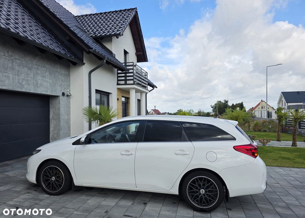 Toyota Auris 1.6 Prestige - 5
