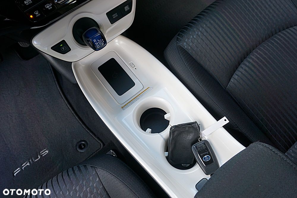 Toyota Prius Hybrid Executive - 28