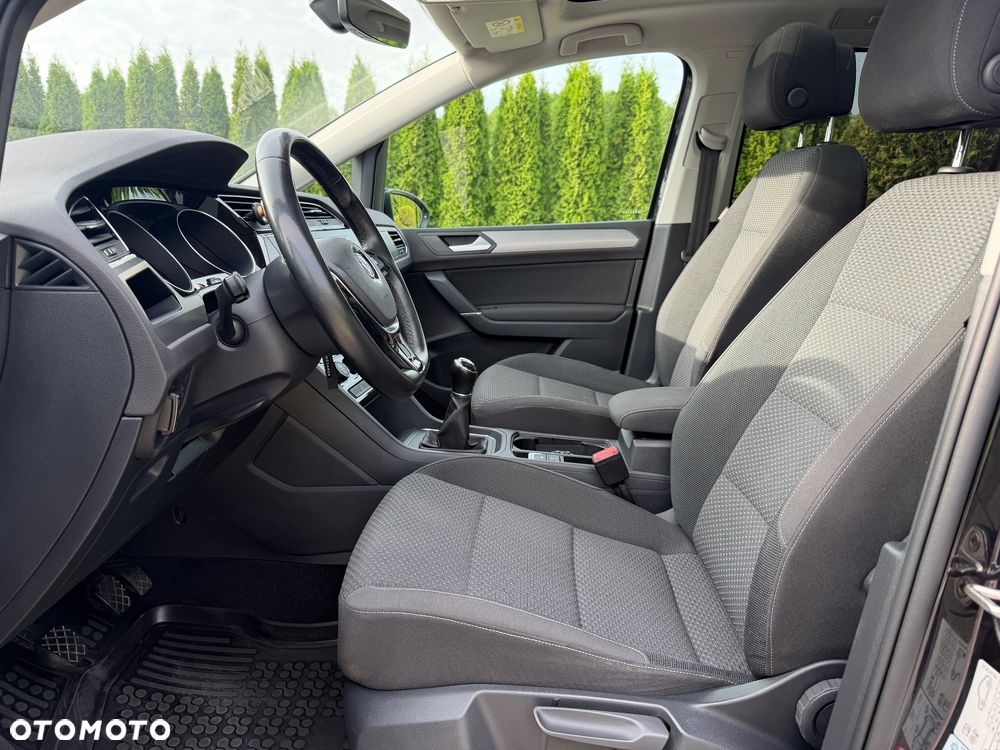Volkswagen Touran - 15