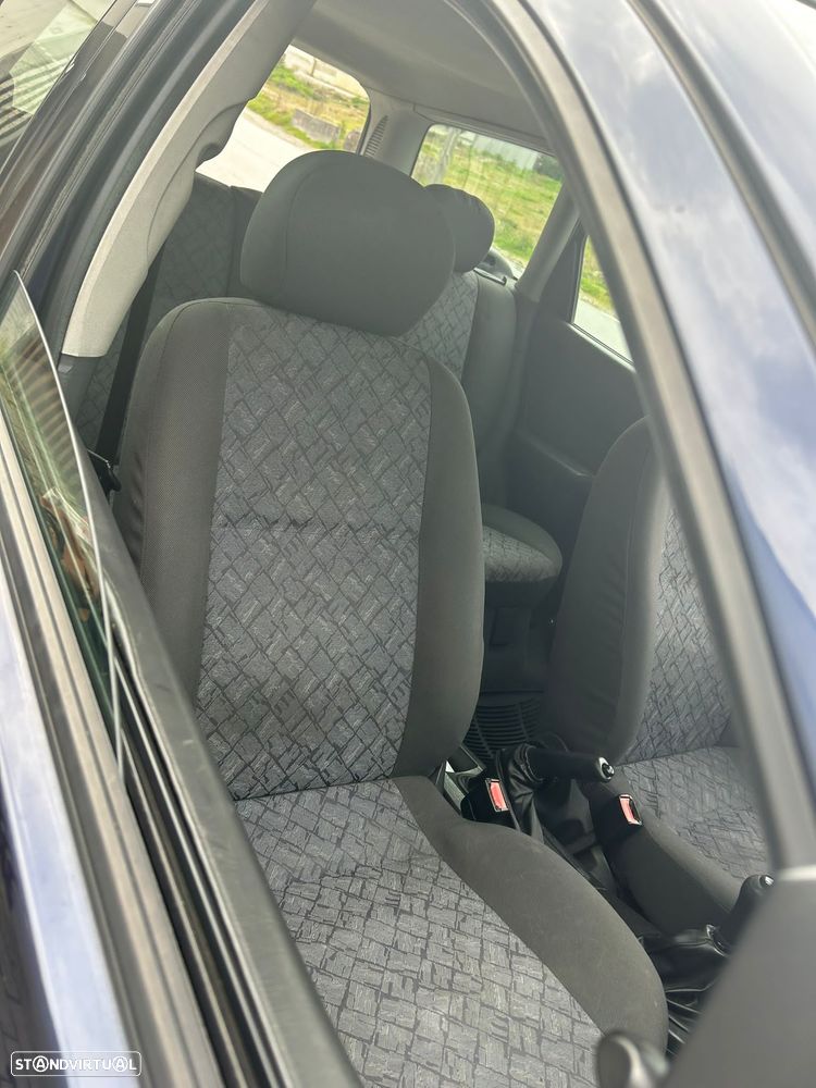 Ford Focus 1.4 Comfort - 6