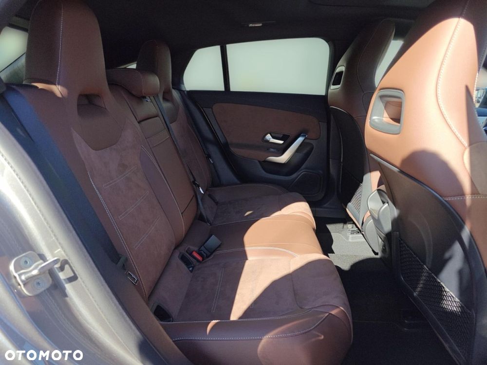 Mercedes-Benz CLA - 12