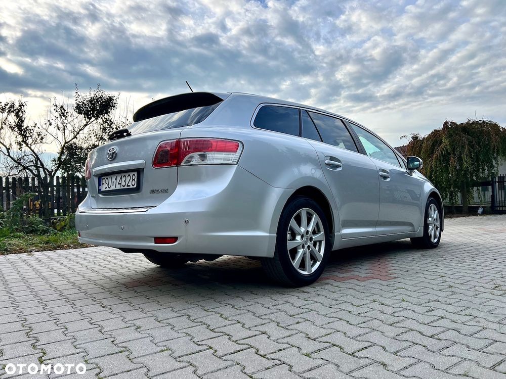 Toyota Avensis 2.2 D-4D Premium - 6