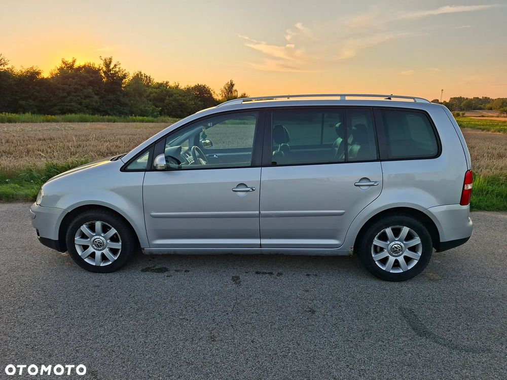 Volkswagen Touran 2.0 TDI Highline - 1