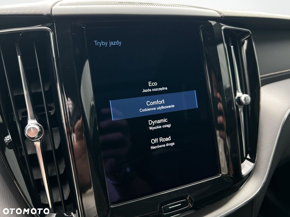 Volvo XC 60 B4 D AWD R-Design - 35