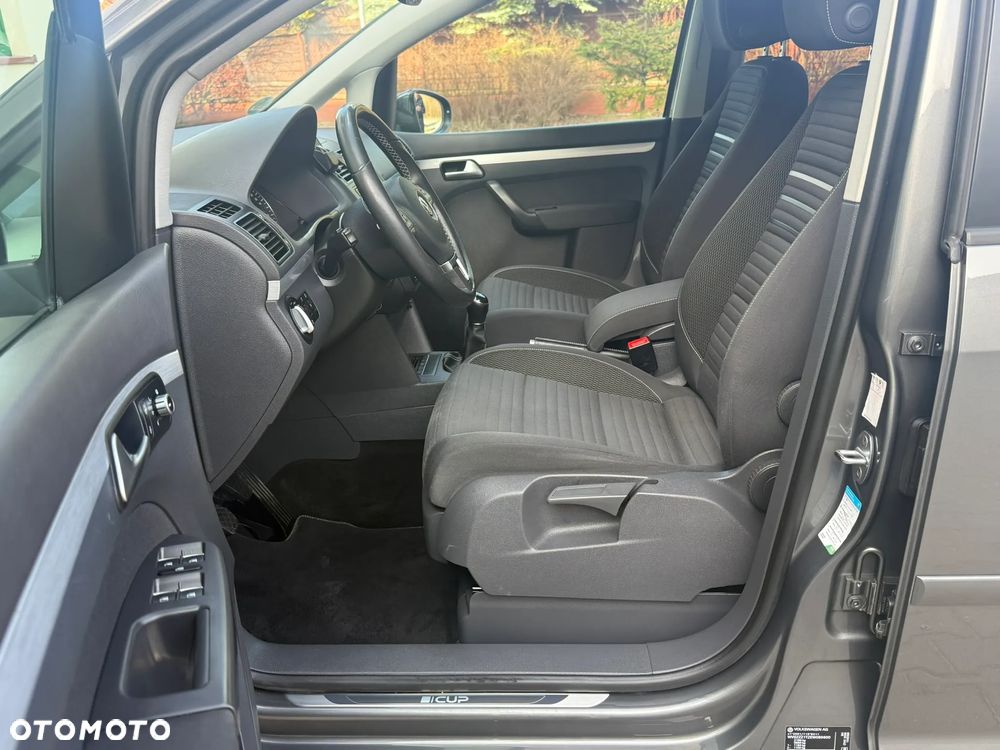 Volkswagen Touran - 27