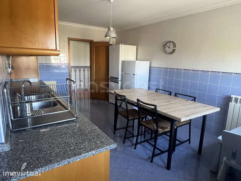 Apartamento T3 com excelentes áreas no centro de Oliveira do Bairro - Grande imagem: 4/26