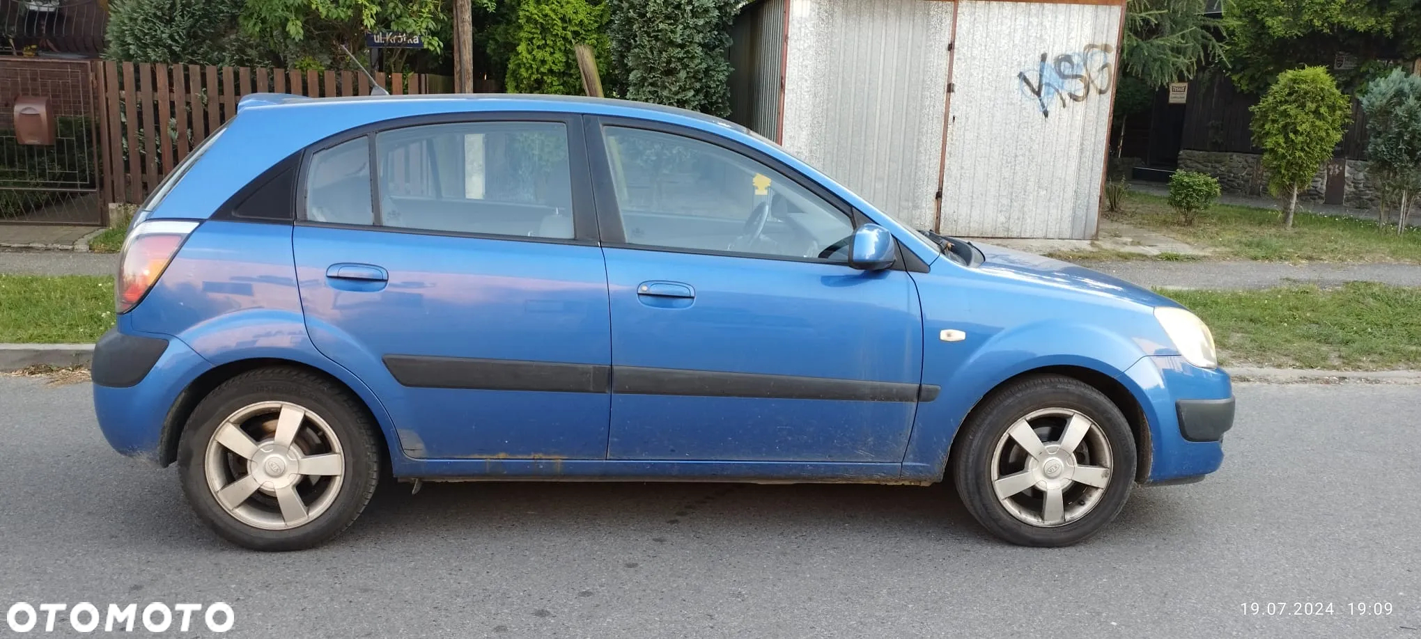 Kia Rio - 4