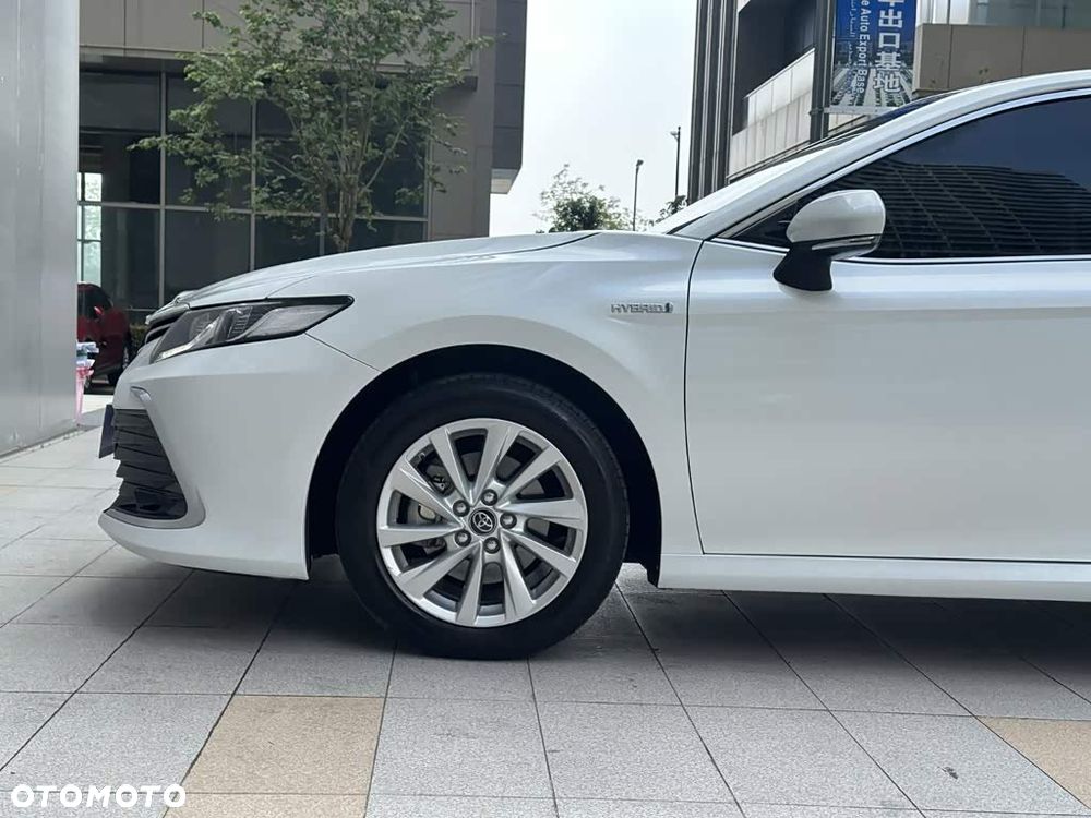 Toyota Camry Luxury - 6
