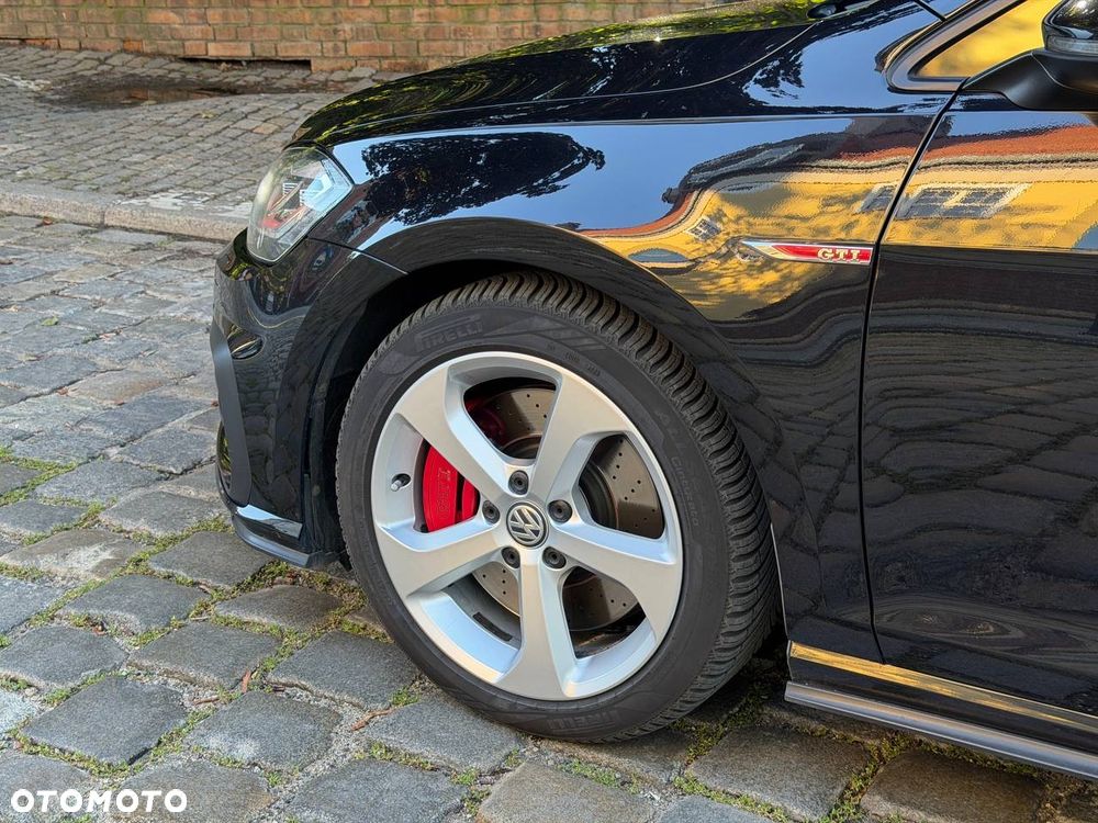 Volkswagen Golf - 14