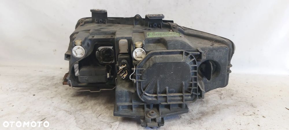 .  PRZOD PRZEDNIA LAMPA PRAWA AUDI A4 B6 - 6