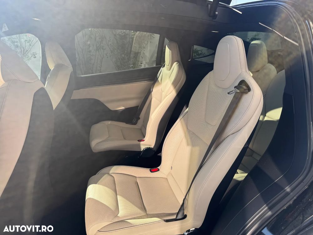 Tesla Model X Plaid - 10