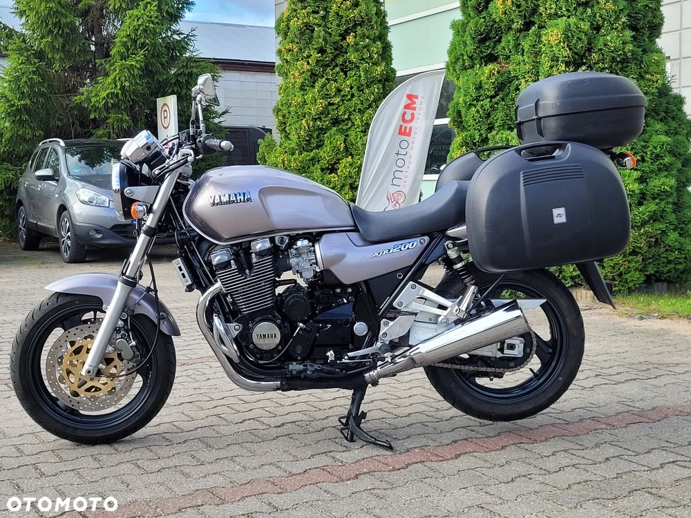 Yamaha XJR - 11