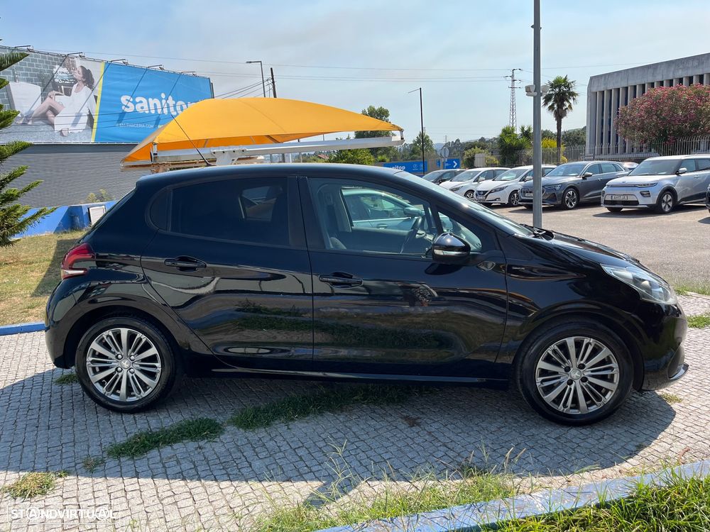 Peugeot 208 1.2 PureTech Signature - 6