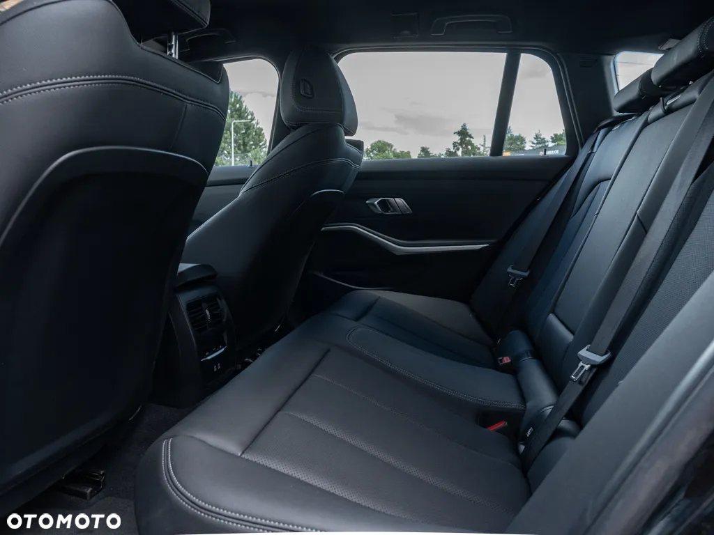 BMW Seria 3 318i - 13