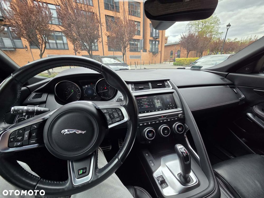 Jaguar E-Pace 2.0 i4D AWD R-Dynamic SE - 13