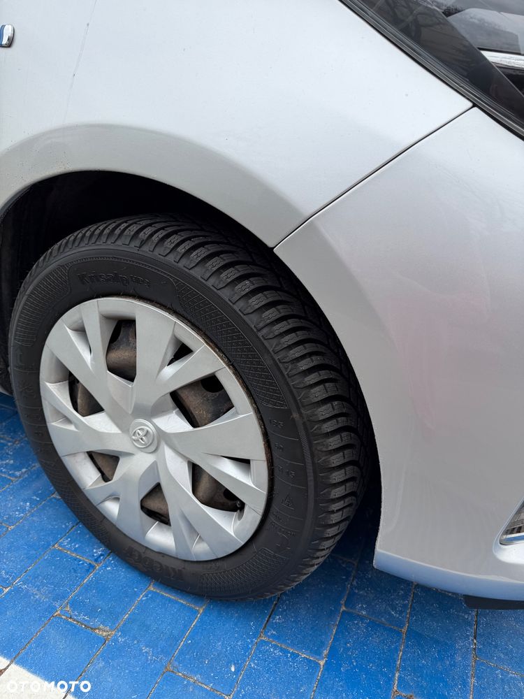 Toyota Yaris Hybrid 100 Active EU6 - 4