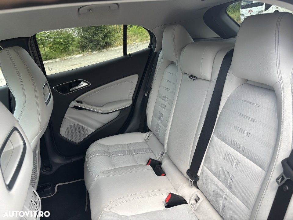Mercedes-Benz GLA - 21