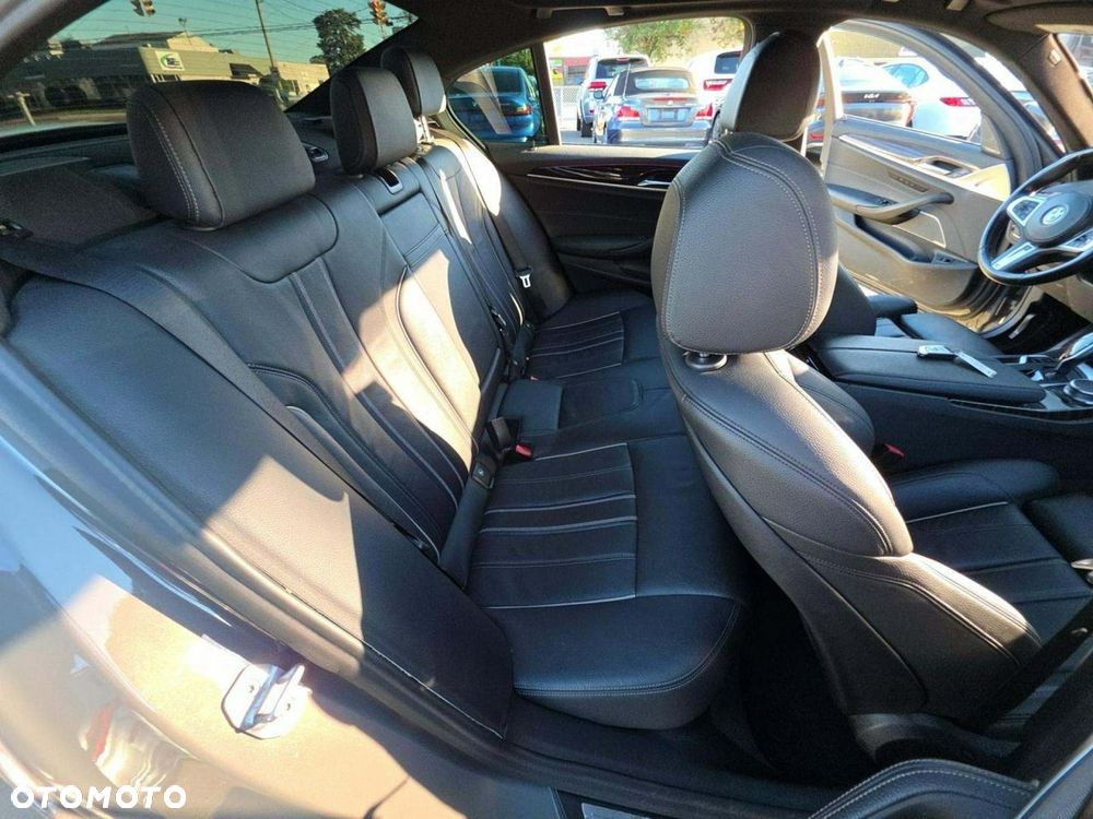 BMW Seria 5 530i xDrive M Sport Edition - 9