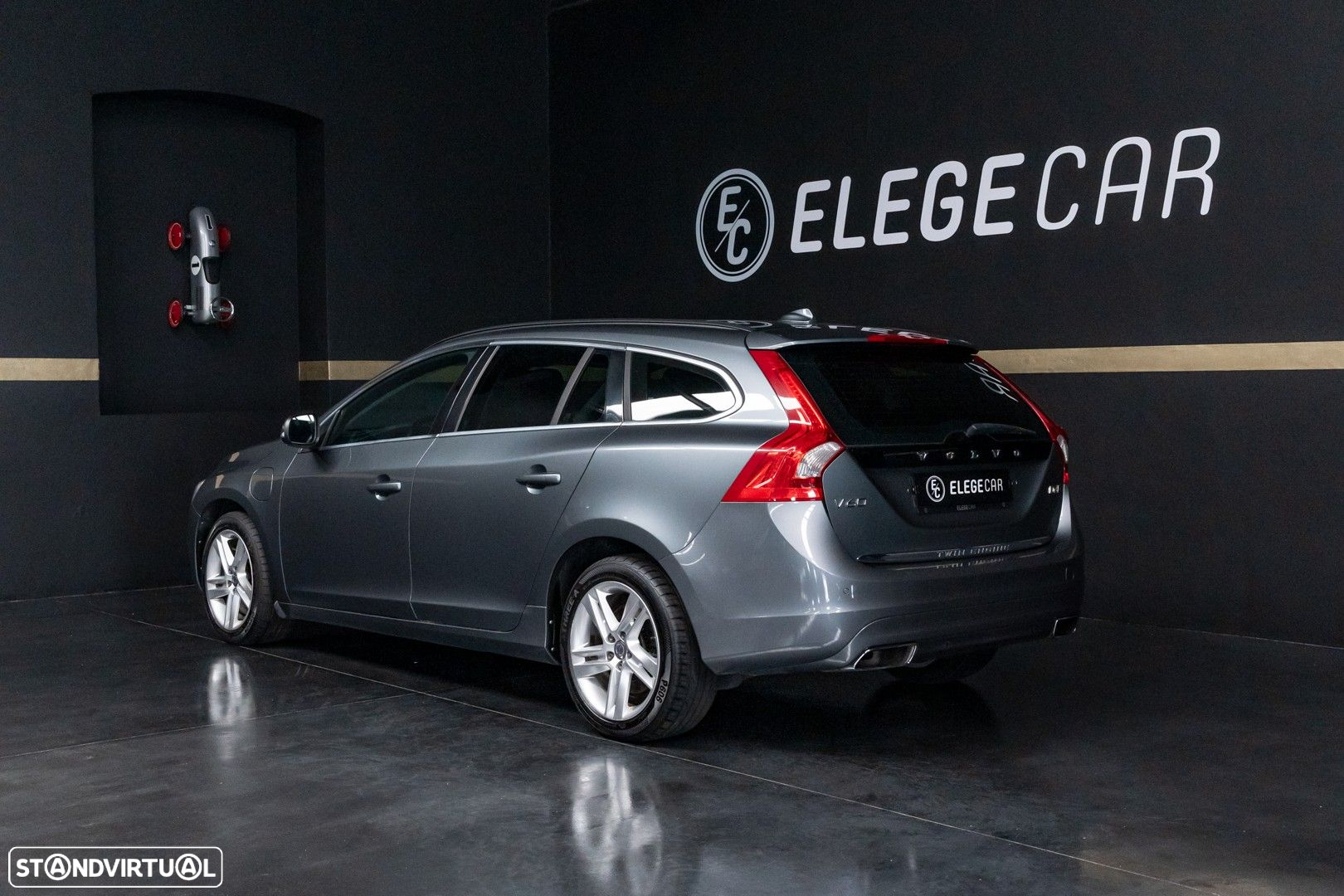 Volvo V60 2.4 D6 Momentum AWD Phev - 8