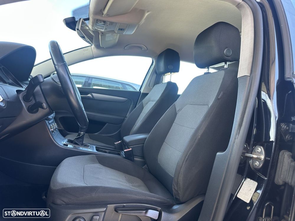 VW Passat 2.0 TDI Confortline - 8
