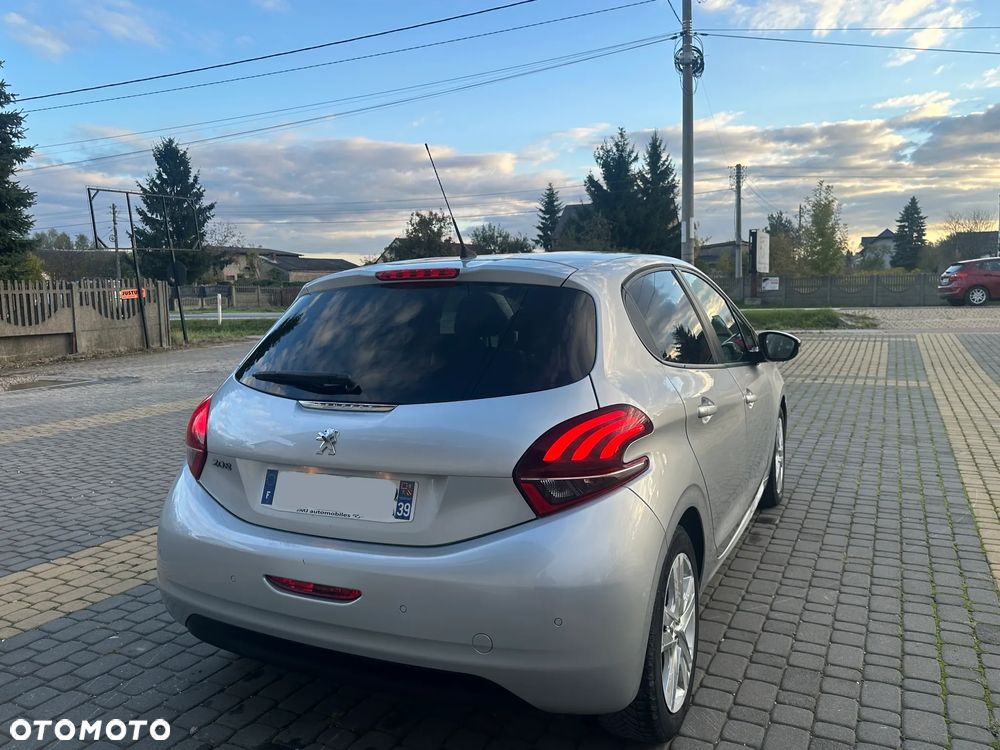 Peugeot 208 - 13