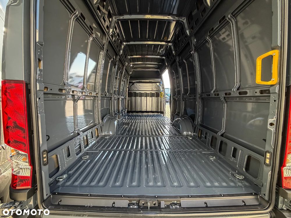 Iveco Daily 35S18HV L4H3 Furgon od ręki - 10