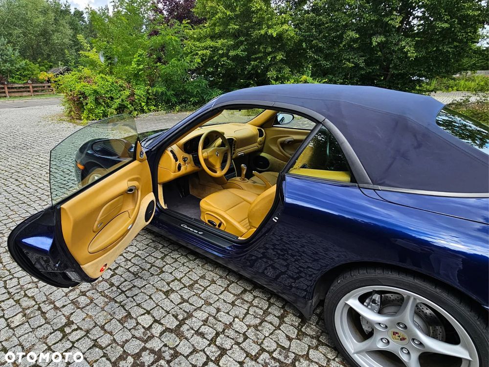 Porsche 911 Carrera 4 - 11