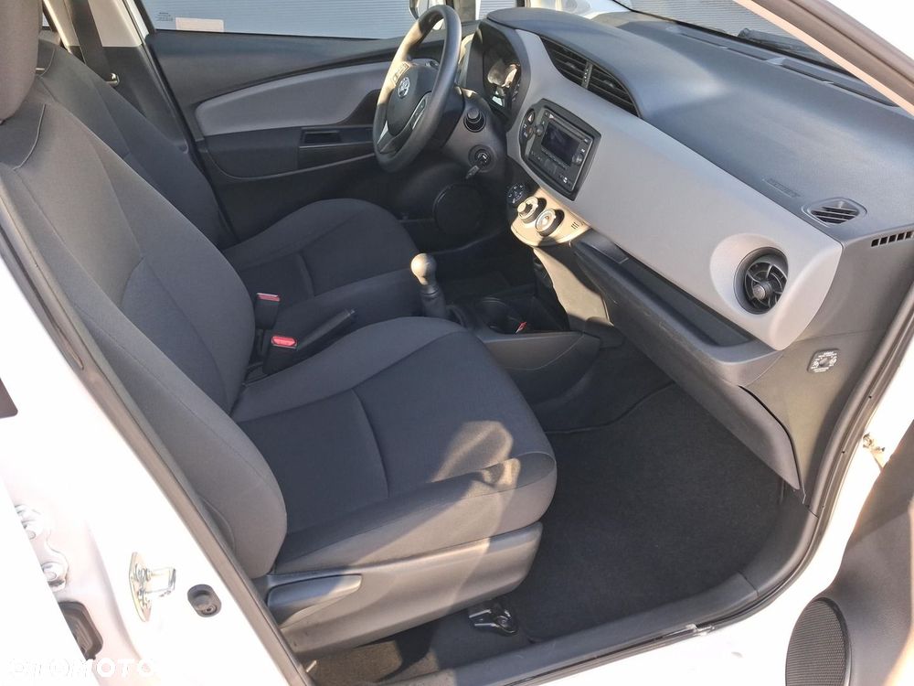 Toyota Yaris - 10