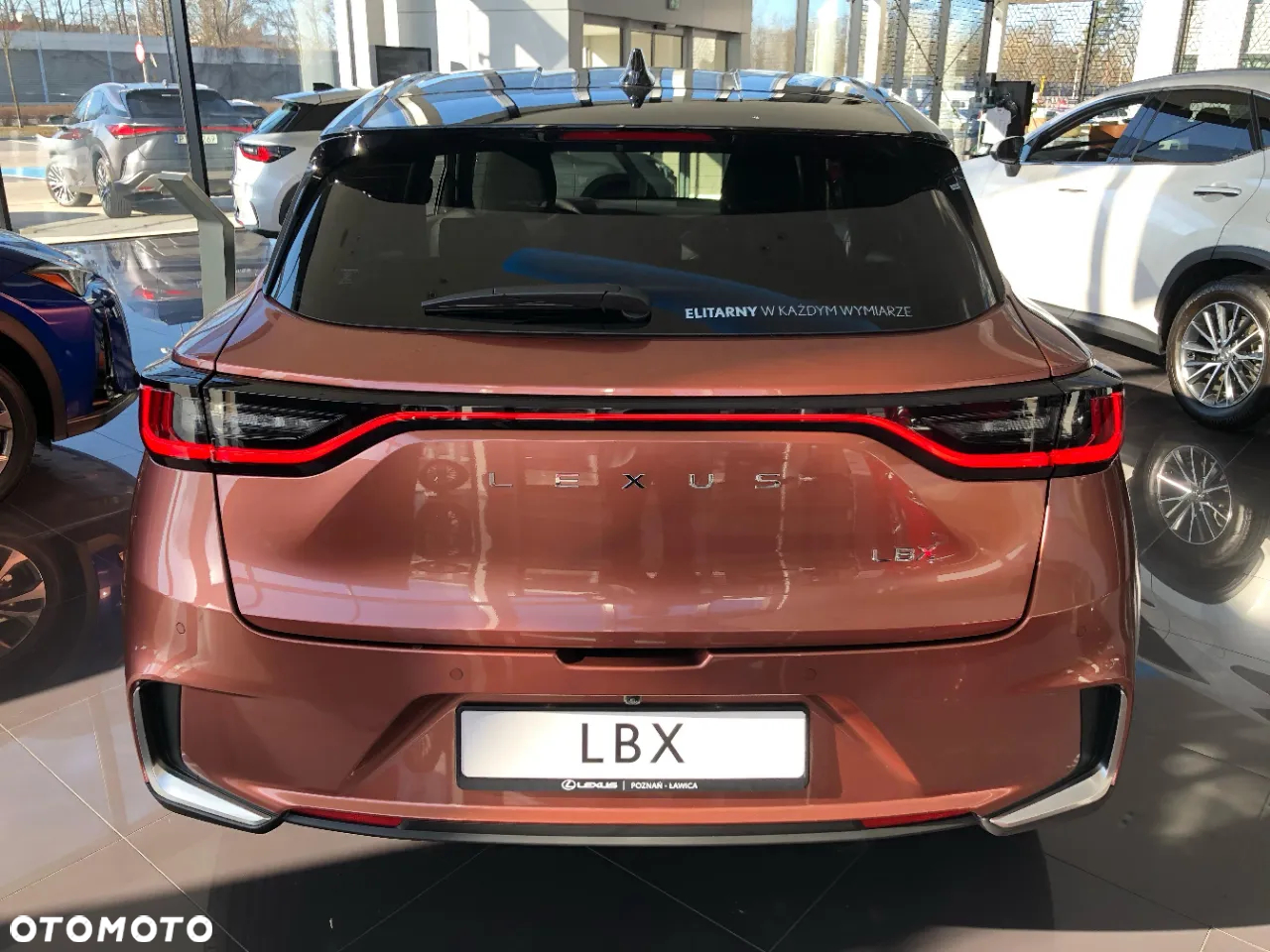 Lexus LBX 1.5 Hybrid Emotion - 6