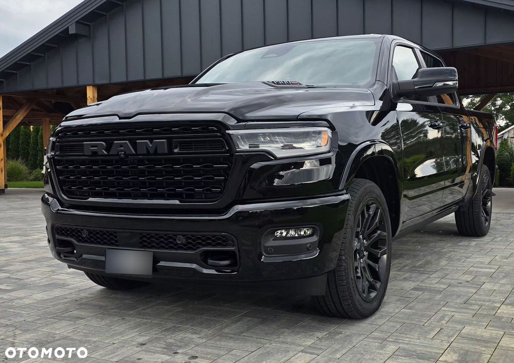 RAM 1500 Limited Night - 8