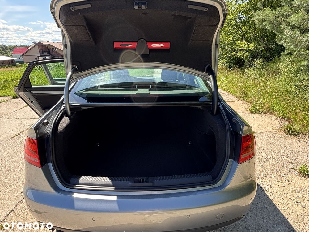Audi A4 Limousine - 8
