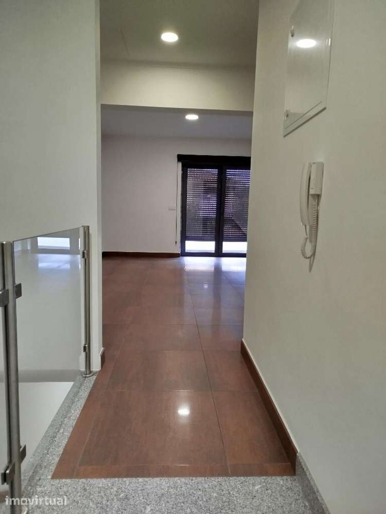 Apartamento T3 para arrendar em São Domingos de Rana - Grande imagem: 2/18
