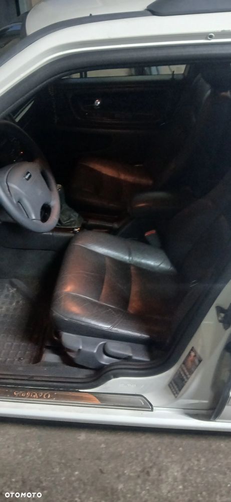Volvo V70 2.4 - 12
