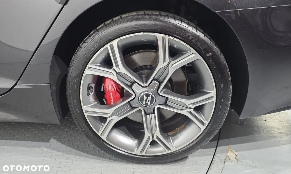 Kia Stinger - 7