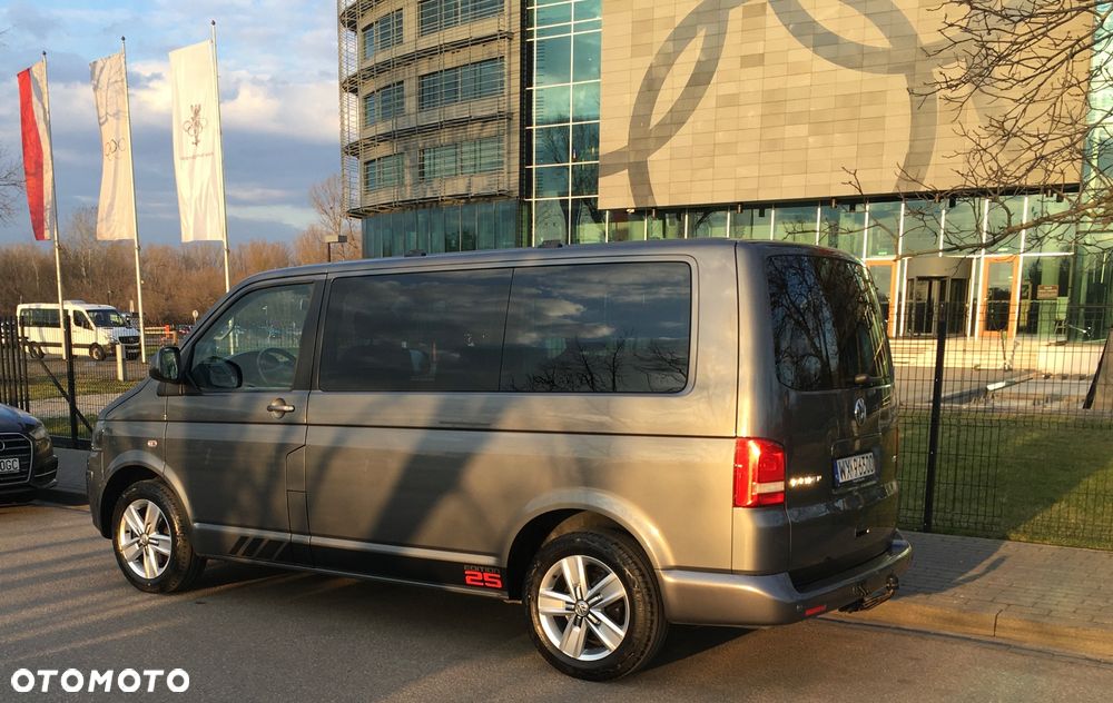 Volkswagen Multivan - 13