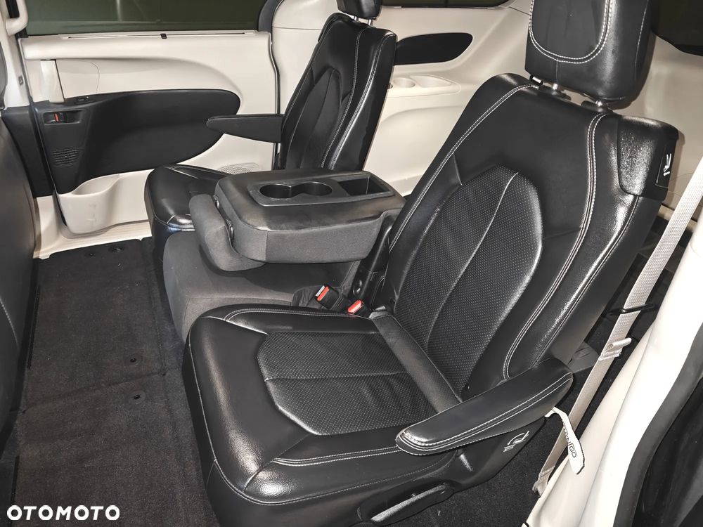 Chrysler Pacifica - 13