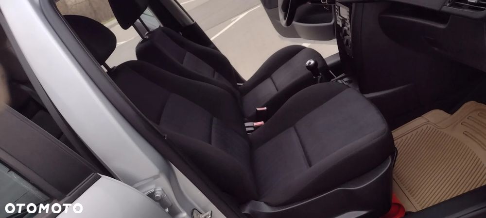 Peugeot 207 1.4 16V Trendy - 10