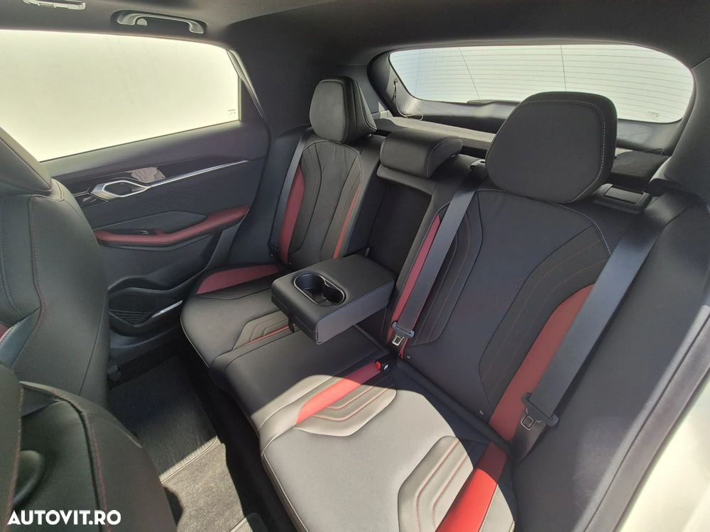 Geely Coolray - 12
