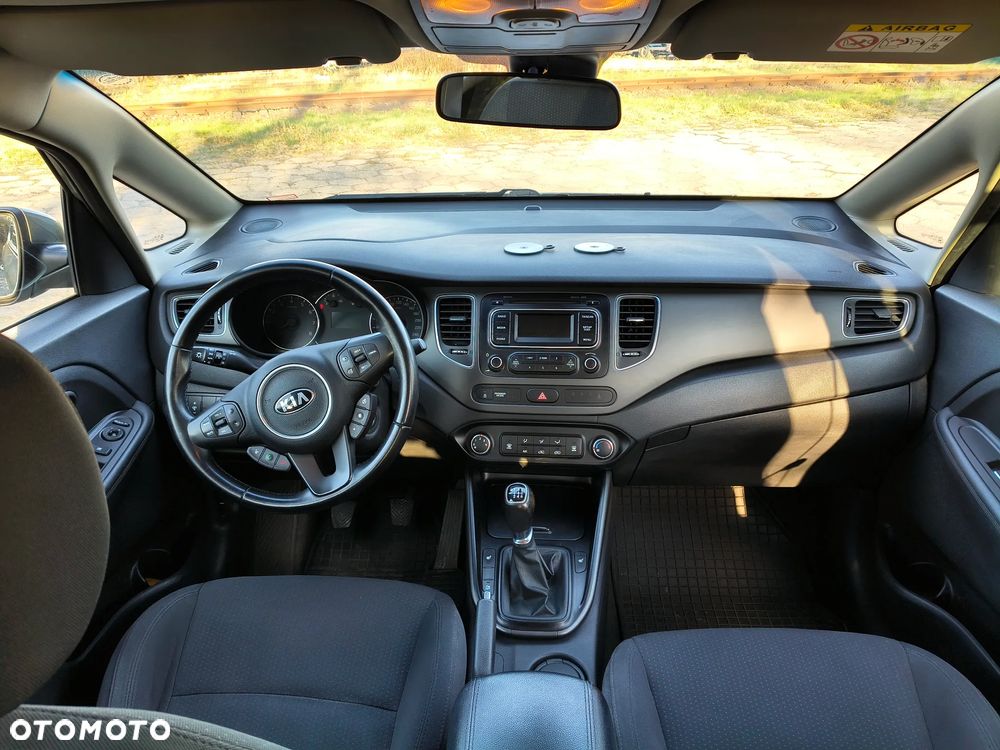 Kia Carens 1.6 GDI Dream Team Edition - 12