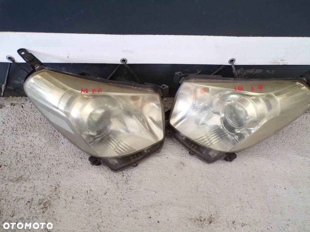 LAMPA LEWY PRAWY PRZÓD TOYOTA IQ