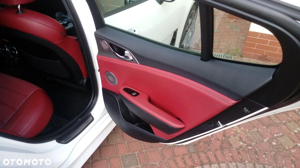 Kia Stinger 3.3 T-GDI AWD GT - 11