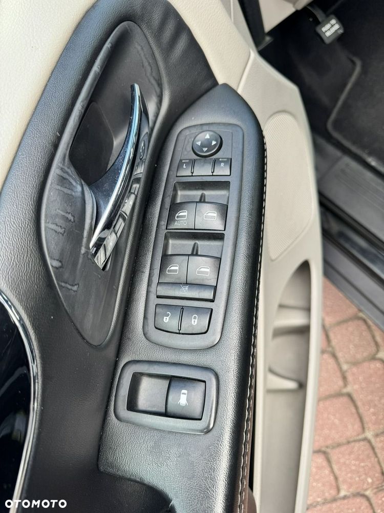 Dodge Grand Caravan - 21