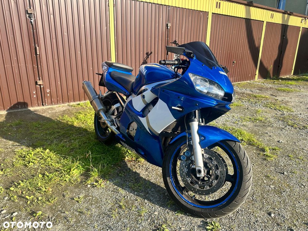 Yamaha R6 - 1