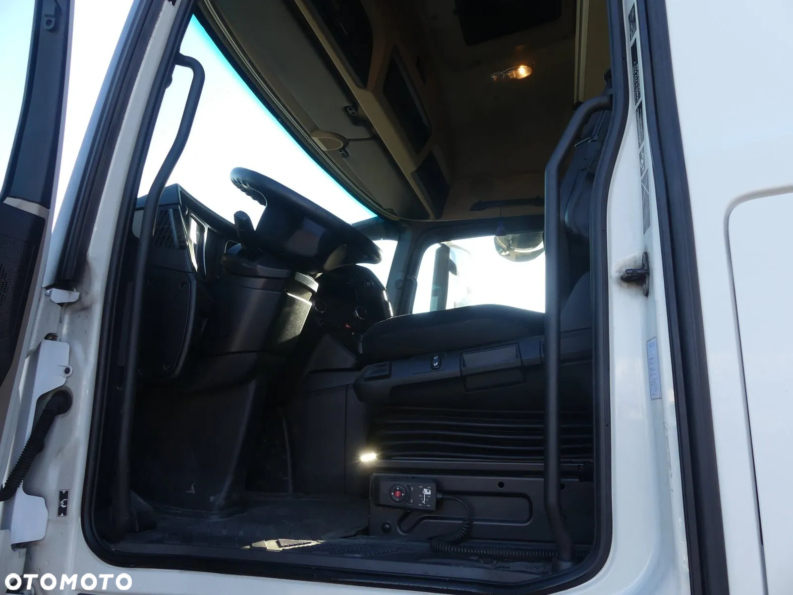 Mercedes-Benz Actros - 8